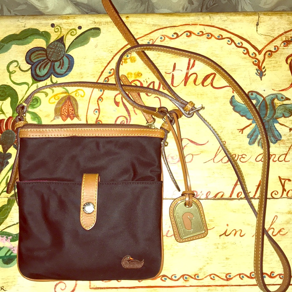 🦆Dooney & Bourke Crossbody Bag 💕